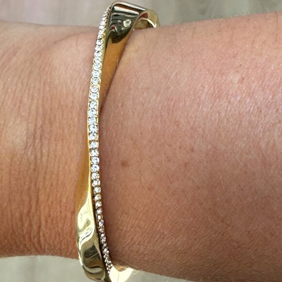 Kate Spade "Do The Twist" Gold Tone Crystal Embellished Hinged Bangle Bracelet - Picture 1 of 16